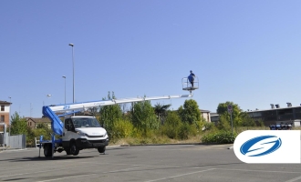 Socage piattaforme aeere autocarrata Forste 23T